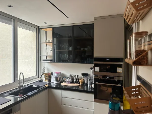 Tirane, jepet me qera 2+1 Kati 6, 100 m² 1.500 € 