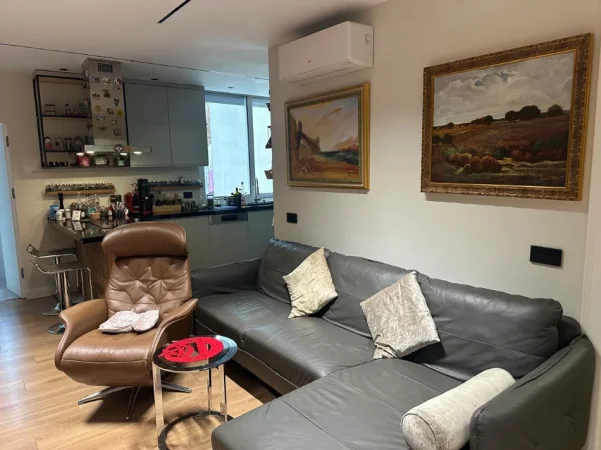 Tirane, jepet me qera 2+1 Kati 6, 100 m² 1.500 € 