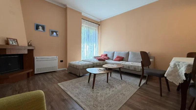 Tirane, jepet me qera apartament 3+1 Kati 3, 135 m² 1.700 € (Qender)