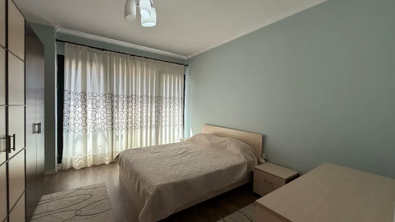 Tirane, jepet me qera apartament 3+1 Kati 3, 135 m² 1.700 € (Qender)