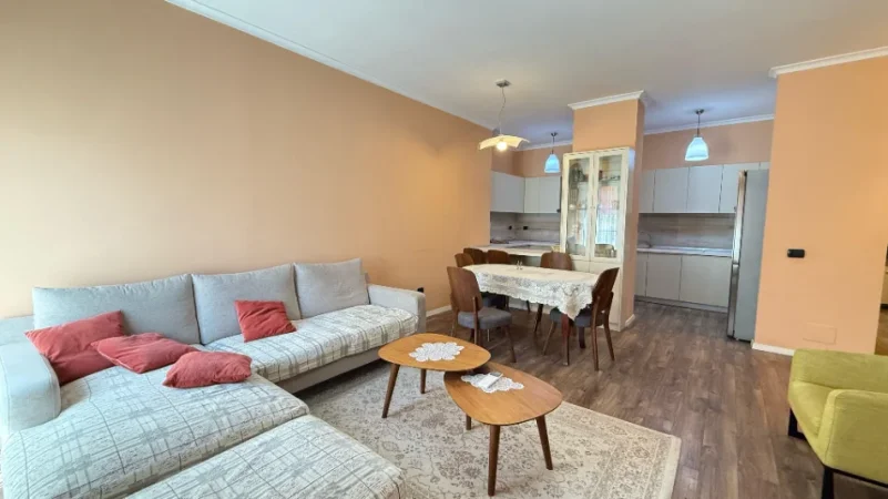 Tirane, jepet me qera apartament 3+1 Kati 3, 135 m² 1.700 € (Qender)