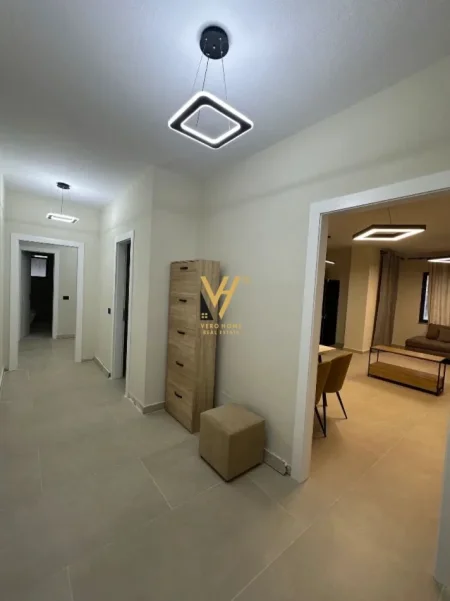 Tirane, jepet me qera apartament 2+1+Ballkon Kati 2, 100 m² 770 € (SELITE)