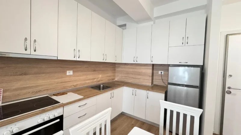 Tirane, jepet me qera apartament 2+1 Kati 2, 90 m² 500 € (Ali Demi)