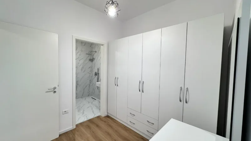 Tirane, jepet me qera apartament 2+1 Kati 2, 90 m² 500 € (Ali Demi)