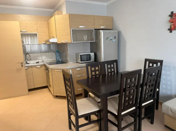 Tirane, jepet me qera apartament 1+1+Ballkon Kati 5, 64 m² 500 € (Prokuroria e Tiranes/Rr.Haxhi Hysen Dalliu)