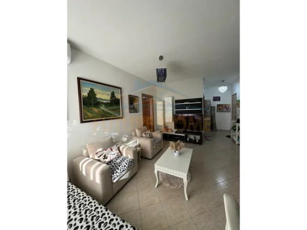 Tirane, jepet me qera apartament 1+1 Kati 3, 71 m² 400 € 