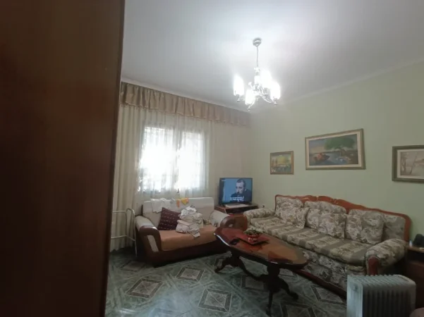 Tirane, jepet me qera/shitet Vile 2 Katshe Kati 0, 180 m² 850 € (Haki Stermilli)