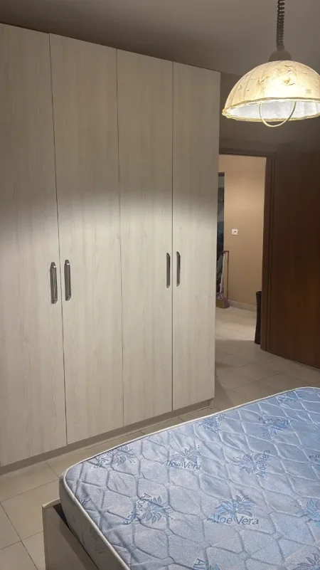 Tirane, jepet me qera apartament 1+1+Ballkon Kati 5, 62 m² 450 € (Ish Restorant Durresi)