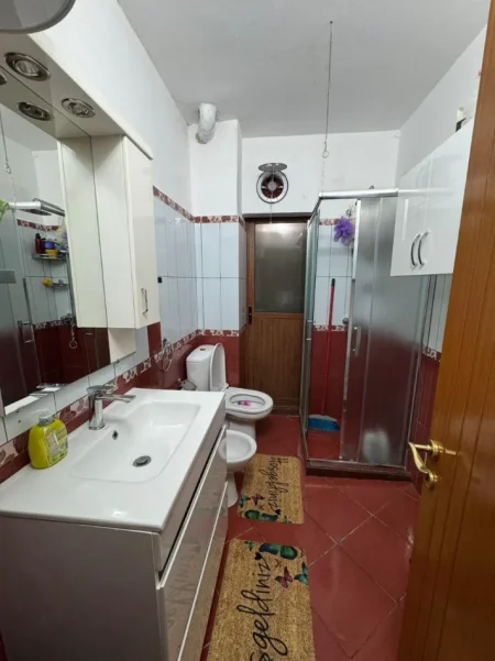 Tirane, shitet apartament 1+1 Kati 1, 54 m² 106.000 € (Xhamlliku)