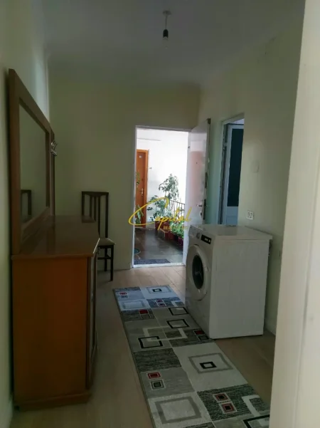 Tirane, jepet me qera apartament 1+1 Kati 5, 60 m² 480 € (ALI DEMI)