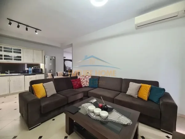 Tirane, jepet me qera apartament 2+1 Kati 8, 110 m² 500 € (Yzberisht)