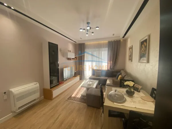 Tirane, jepet me qera apartament 1+1+Ballkon Kati 9, 58 m² 700 € (Kontakti)