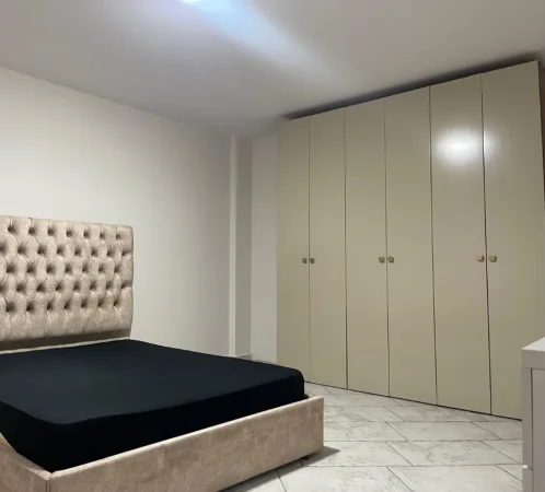 Tirane, jepet me qera shtepi 2+1 Kati 0, 160 m² 650 € (Pazari i Ri)