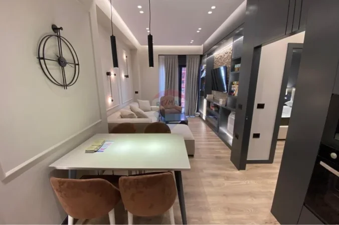 Tirane, jepet me qera apartament 1+1+Ballkon Kati 7, 75 m² 950 € (Tirana Garden Building)