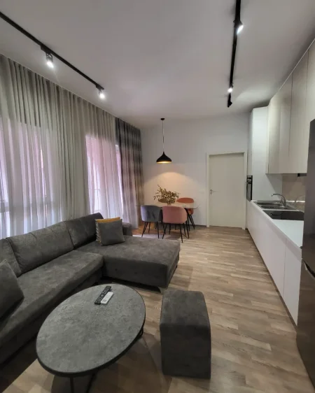 Tirane, jepet me qera apartament 1+1+Ballkon Kati 7, 62 m² 420 € (Ali Demi)