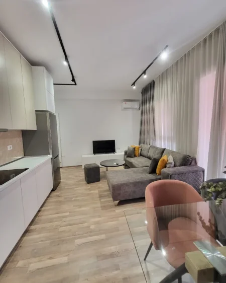 Tirane, jepet me qera apartament 1+1+Ballkon Kati 7, 62 m² 420 € (Ali Demi)