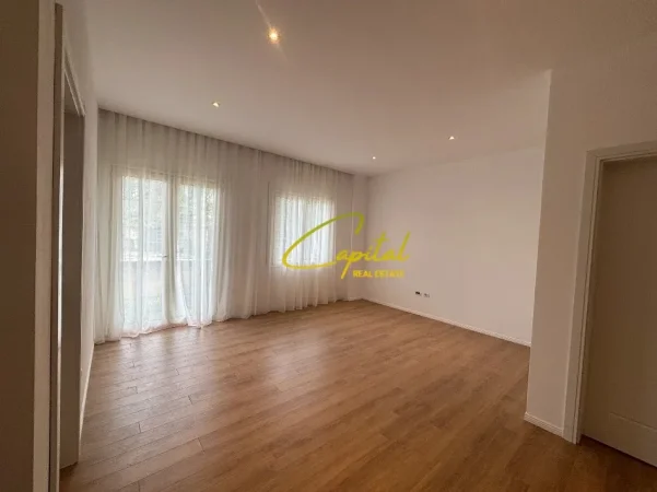 Tirane, jepet me qera apartament 1+1 Kati 1, 62 m² 500 € (ALI DEMI)