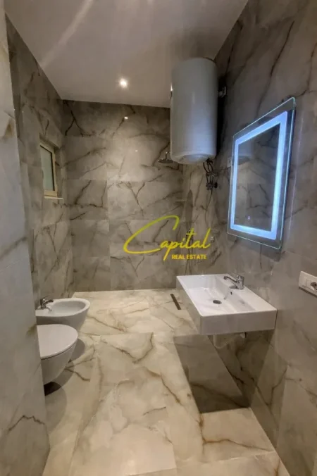 Tirane, jepet me qera apartament 1+1 Kati 1, 62 m² 500 € (ALI DEMI)