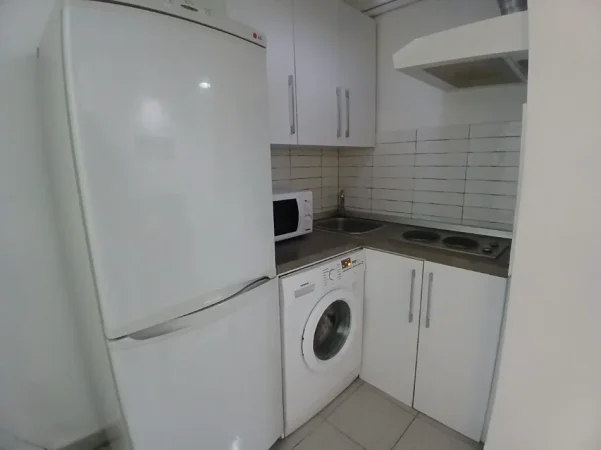 Tirane, jap me qera apartament 1+1 Kati 2, 45 m² 450 € (Rruga Durresit)