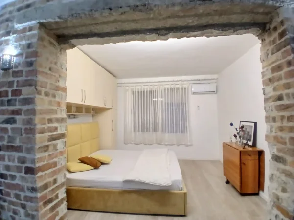 Tirane, jap me qera apartament 1+1 Kati 2, 45 m² 450 € (Rruga Durresit)