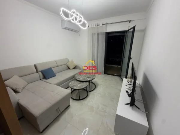 Vlore, jepet me qera apartament 1+1+Ballkon Kati 4, 70 m² 350 € (Rruga Lef Sallata)