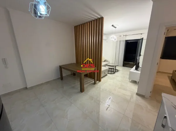 Vlore, jepet me qera apartament 1+1+Ballkon Kati 4, 70 m² 350 € (Rruga Lef Sallata)