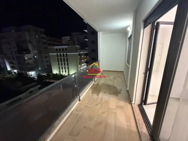 Vlore, jepet me qera apartament 1+1+Ballkon Kati 4, 70 m² 350 € (Rruga Lef Sallata)