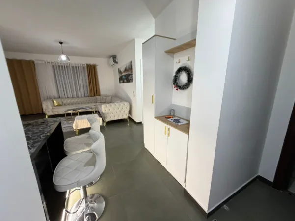 Tirane, jepet me qera apartament 2+1 Kati 5, 600 € 