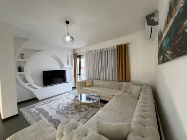 Tirane, jepet me qera apartament 2+1 Kati 5, 600 € 
