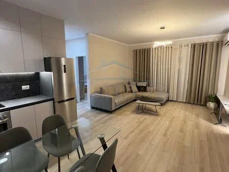 Tirane, jepet me qera apartament 1+1+Ballkon Kati 4, 60 m² 600 € (EMERLAD CENTER)