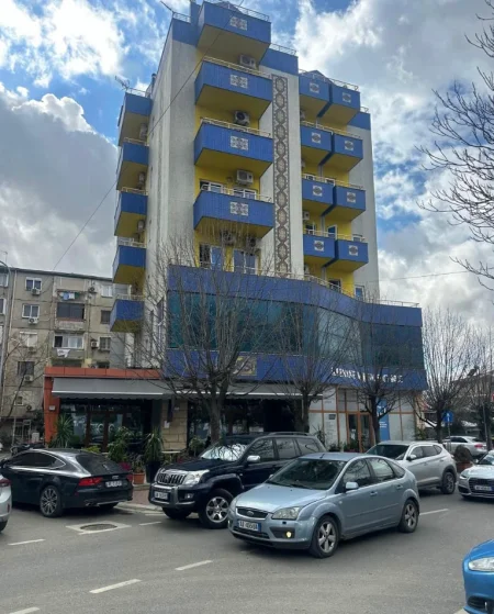 Tirane, jepet me qera ambjent biznesi Kati 6, 1.600 m² 16.000 € (LAPRAKE)