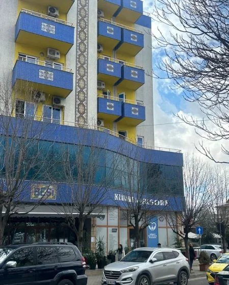 Tirane, jepet me qera ambjent biznesi Kati 6, 1.600 m² 16.000 € (LAPRAKE)