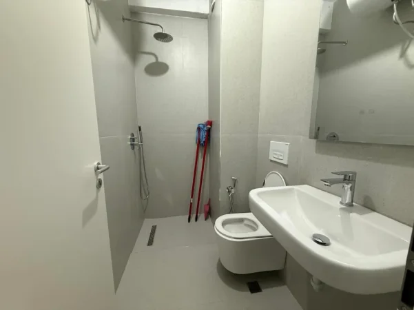Tirane, jepet me qera apartament 1+1 Kati 4, 400 € (Rezidenca Kaimi)