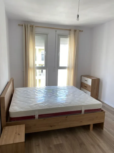 Tirane, jepet me qera apartament 2+1 Kati 7, 94 m² 