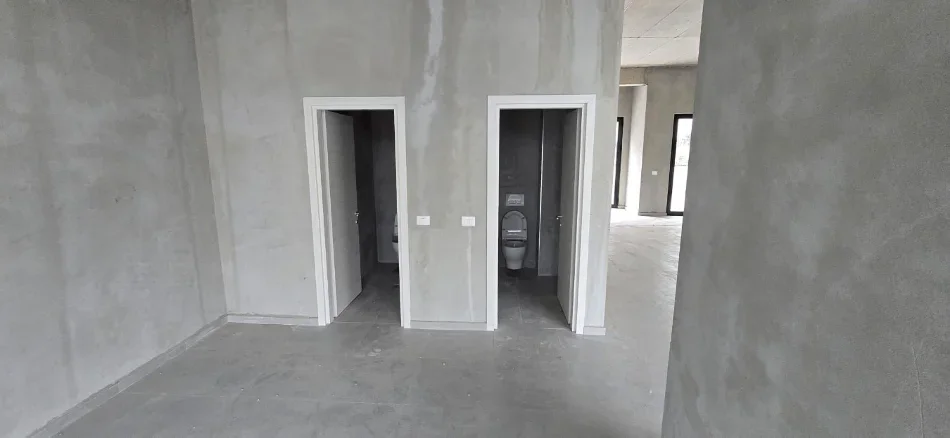 Tirane, jepet me qera dyqan Kati 0, 188 m² 1.400 € 