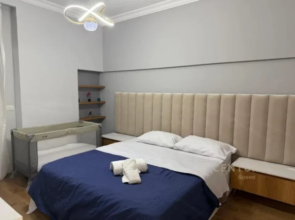 Tirane, jepet me qera apartament 1+1 Kati 1, 70 m² 730 € (shkolla e kuqe)