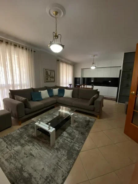 Tirane, jepet me qera apartament 1+1 Kati 5, 80 m² 800 € (AIR ALBANIA)