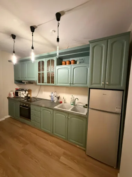 Tirane, jepet me qera apartament 2+1 Kati 4, 100 m² 800 € (Ish Blloku)