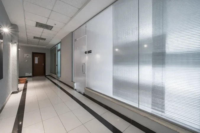 Tirane, jepet me qera ambjent biznesi Kati 1, 31 m² 50,000 ALL (Prane Fakultetit Juridik, Tirane)