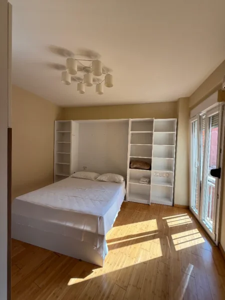 Tirane, jepet me qera apartament 1+1 Kati 5, 80 m² 700 € (SHESHI SKENDERBEJ)