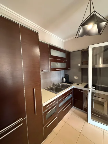 Tirane, jepet me qera apartament 1+1 Kati 5, 80 m² 700 € (SHESHI SKENDERBEJ)