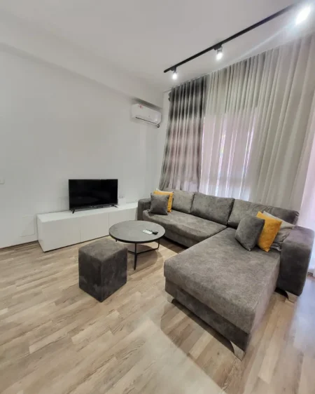 Tirane, jepet me qera apartament 1+1 Kati 7, 62 m² 420 € (KOMPLEKSI MANGALEMI)