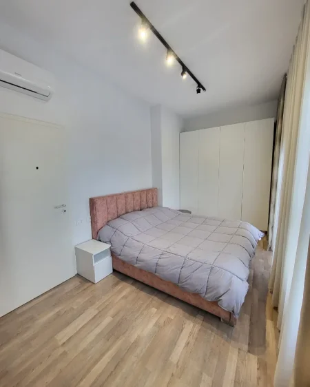 Tirane, jepet me qera apartament 1+1 Kati 7, 62 m² 420 € (KOMPLEKSI MANGALEMI)