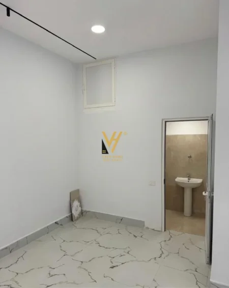 Tirane, shitet dyqan Kati 0, 38 m² 192.000 € (MINE PEZA)