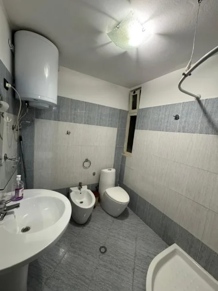 Tirane, jepet me qera apartament 2+1 Kati 4, 70 m² 600 € (Rruga Sami Frasheri)