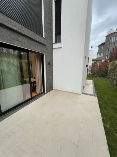 Tirane, jepet me qera Vile 3 Katshe Kati 0, 600 m² 2.900 € (TEG)