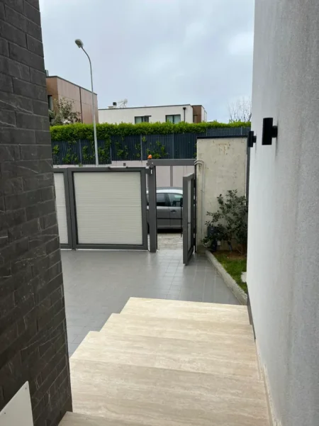 Tirane, jepet me qera Vile 3 Katshe Kati 0, 600 m² 2.900 € (TEG)