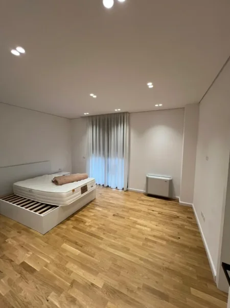 Tirane, jepet me qera Vile 3 Katshe Kati 0, 600 m² 2.900 € (TEG)