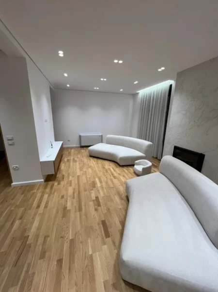 Tirane, jepet me qera Vile 3 Katshe Kati 0, 600 m² 2.900 € (TEG)