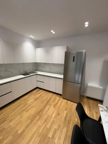 Tirane, jepet me qera Vile 3 Katshe Kati 0, 600 m² 2.900 € (TEG)